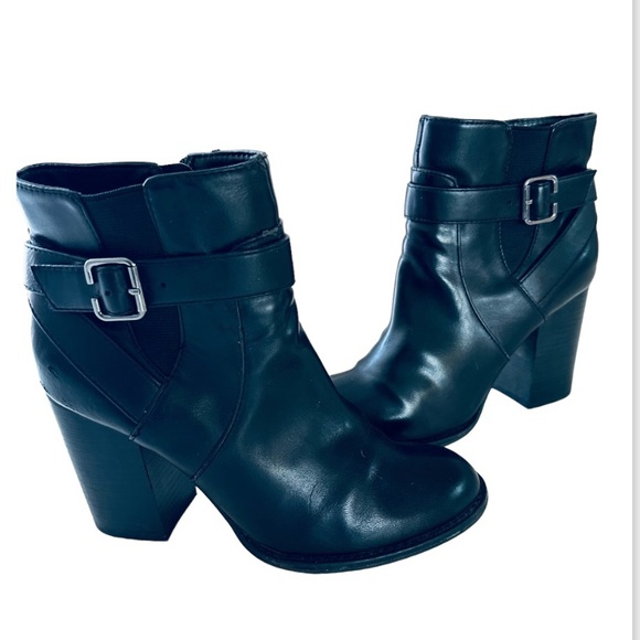 Aldo Black faux leather Buckle Strap Ankle Boots size 7.5 - Picture 1 of 11